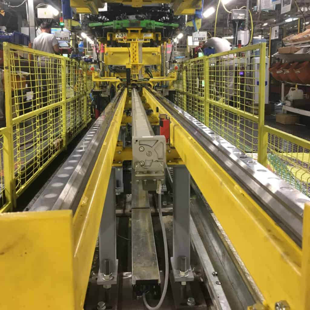 Stație de lucru automatizată pentru fixarea șuruburilor, proiecte IESYS