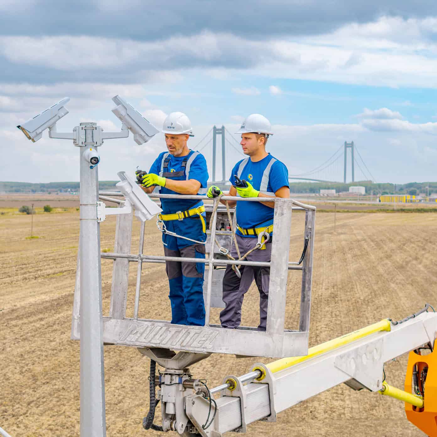 Comunicatii robuste & alimentare cu energie, infrastructură & lucrări civile, IESYS